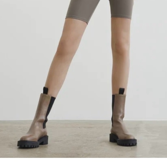 LAST Angie Chelsea boots - Picture 6 of 8